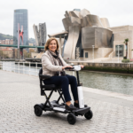 Scooter eléctrico de plegado automático PEPE blanco